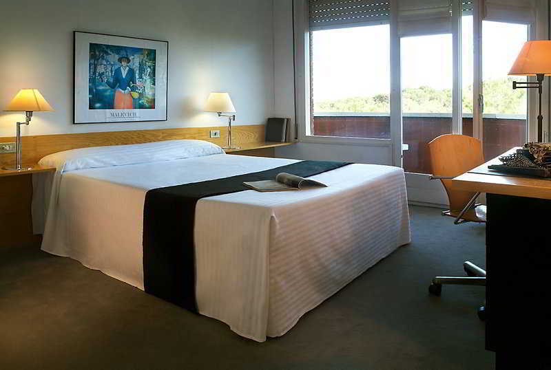 Hotel Checkin Montserrat 4*