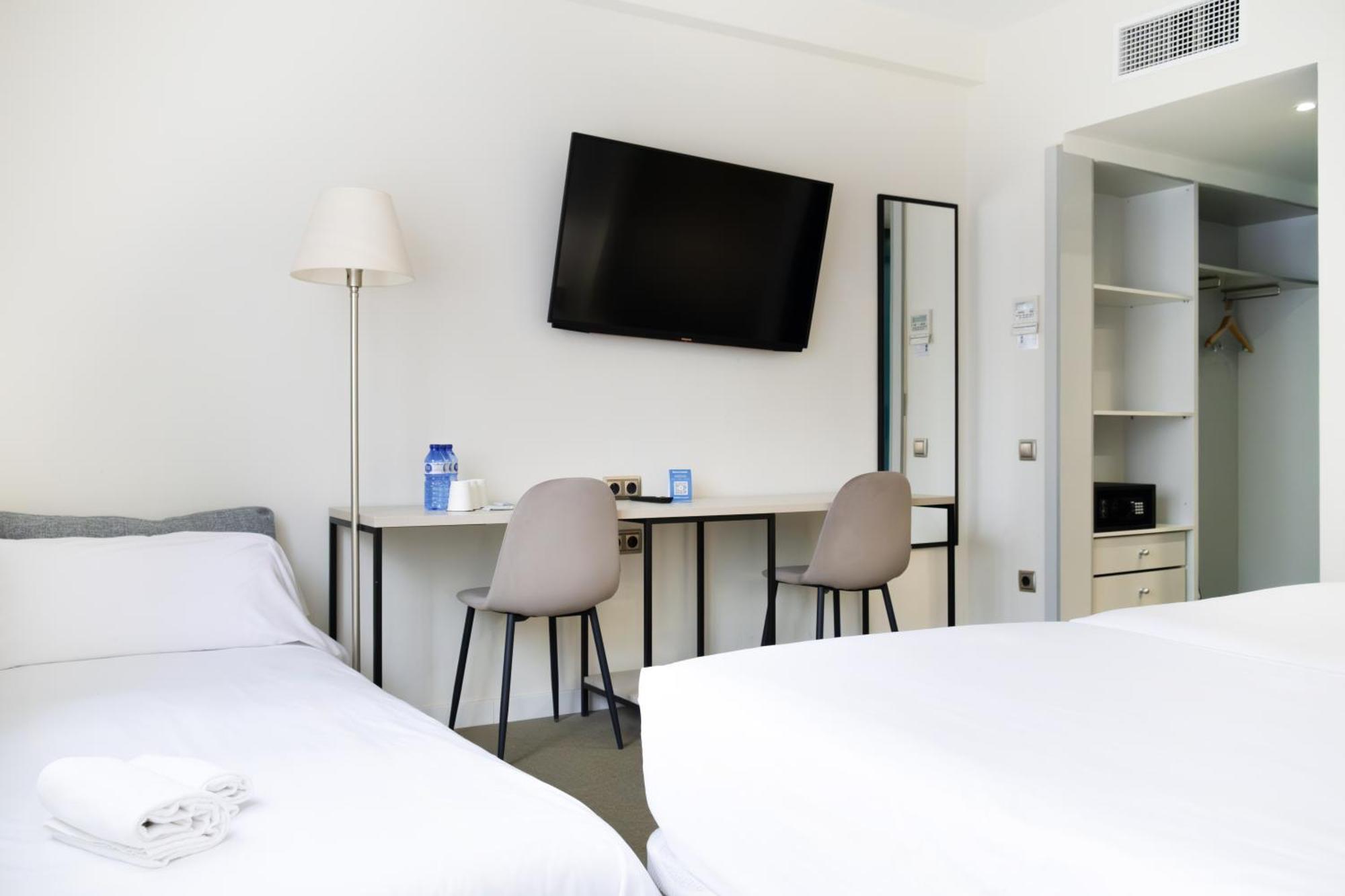 Hotel Checkin Montserrat 4*