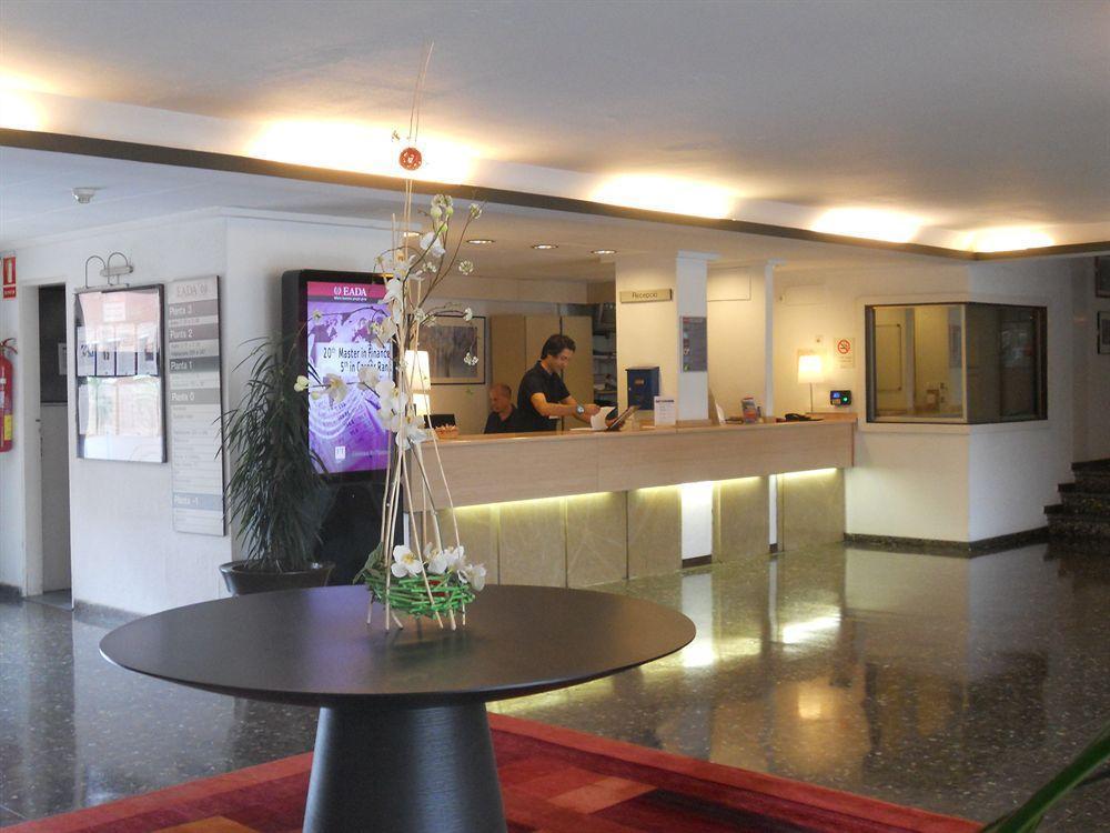 Checkin Montserrat Hotel